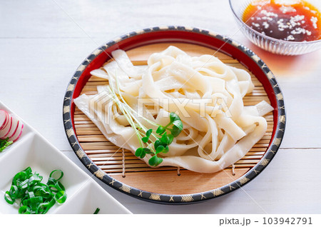 暑い日の冷やしほうとう 103942791