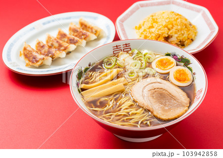 醤油ラーメンとチャーハンと餃子 103942858