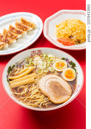 醤油ラーメンとチャーハンと餃子 103942860