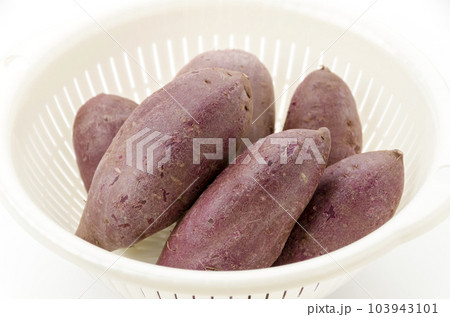 洗った紅芋 103943101