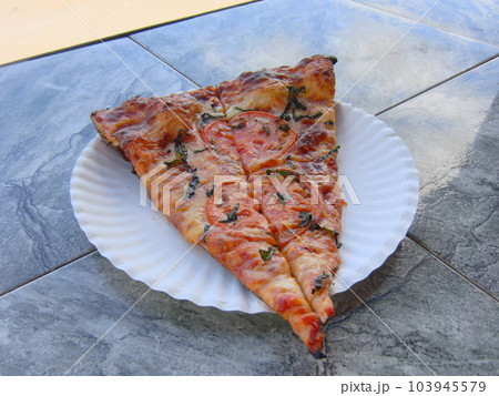 オープンエアで美味しいイタリアンピザPIZZA オープンエアで美味しいイタリアンピザPIZZA 103945579
