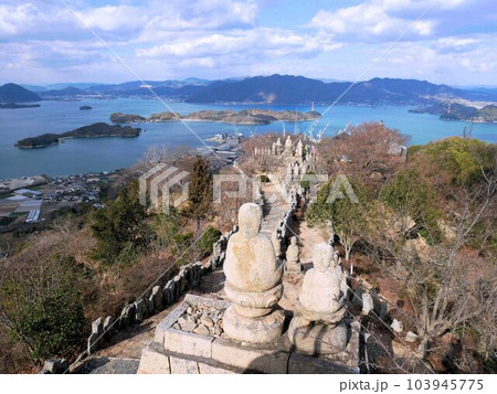 因島の絶景　白滝山からの眺めと五百羅漢　（広島県尾道市因島） 103945775
