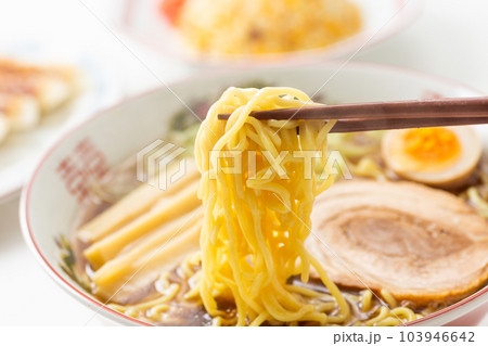 醤油ラーメンと餃子とチャーハン 醤油ラーメンと餃子とチャーハン 103946642