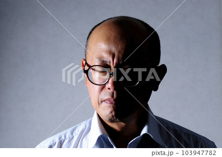 寂しい中年男性 寂しい中年男性 103947782