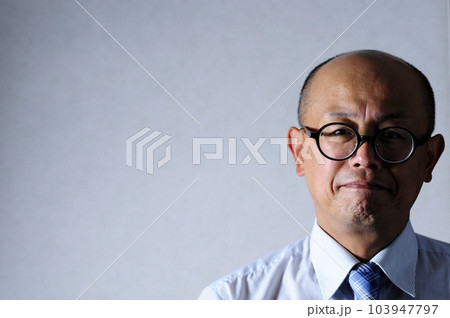 寂しい中年男性 寂しい中年男性 103947797