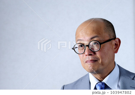 寂しい中年男性 寂しい中年男性 103947802