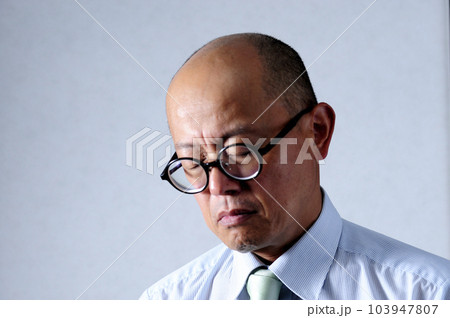 寂しい中年男性 寂しい中年男性 103947807
