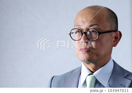 寂しい中年男性 寂しい中年男性 103947811