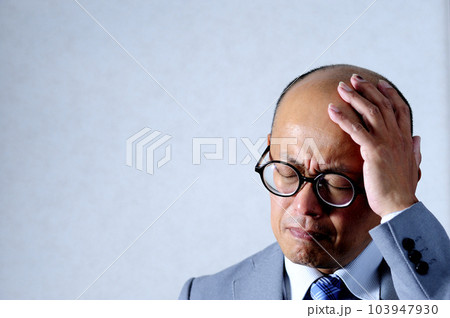 寂しい中年男性 寂しい中年男性 103947930