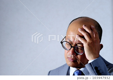 寂しい中年男性 寂しい中年男性 103947932