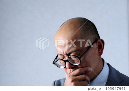 寂しい中年男性 寂しい中年男性 103947941