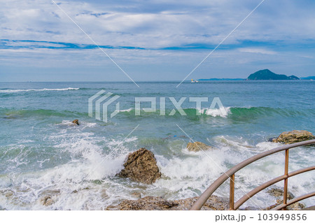 【愛知県】伊良湖岬灯台から見る伊良湖水道 【愛知県】伊良湖岬灯台から見る伊良湖水道 103949856
