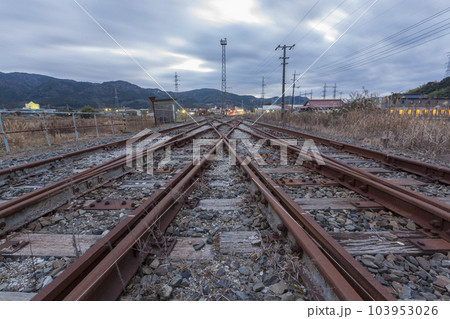 線路 踏切 美祢線 ローカル線 ディーゼルカー 厚狭駅 美祢 線路 踏切 美祢線 ローカル線 ディーゼルカー 厚狭駅 美祢 103953026