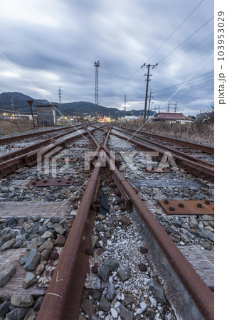 線路 踏切 美祢線 ローカル線 ディーゼルカー 厚狭駅 美祢 線路 踏切 美祢線 ローカル線 ディーゼルカー 厚狭駅 美祢 103953029