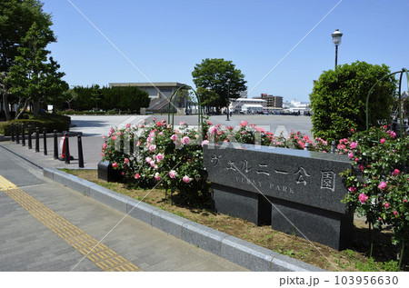 ヴェルニー公園 公園のエントランス ヴェルニー公園 公園のエントランス 103956630