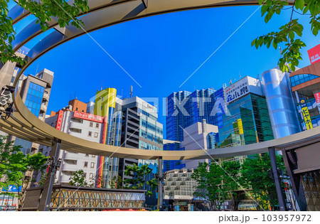 東京 豊島区 池袋西口の都市風景 池袋西口公園 東京 豊島区 池袋西口の都市風景 池袋西口公園 103957972
