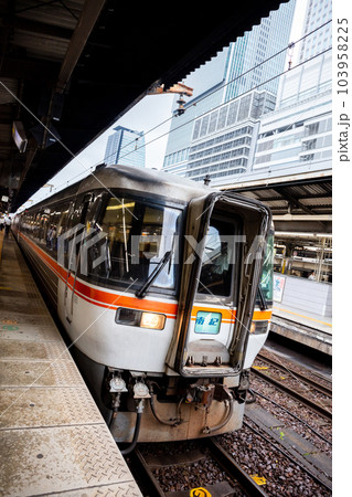 名古屋駅】発車を待つ特急南紀3号の写真素材 [103958225] - PIXTA