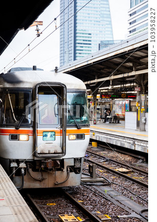 【名古屋駅】発車を待つ特急南紀3号 【名古屋駅】発車を待つ特急南紀3号 103958227