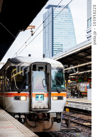 【名古屋駅】発車を待つ特急南紀3号 【名古屋駅】発車を待つ特急南紀3号 103958228