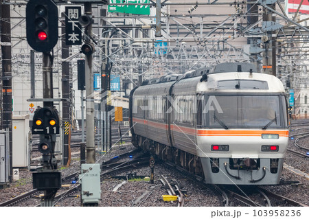 【名古屋駅】紀伊勝浦へ向けて出発した特急南紀3号 【名古屋駅】紀伊勝浦へ向けて出発した特急南紀3号 103958236