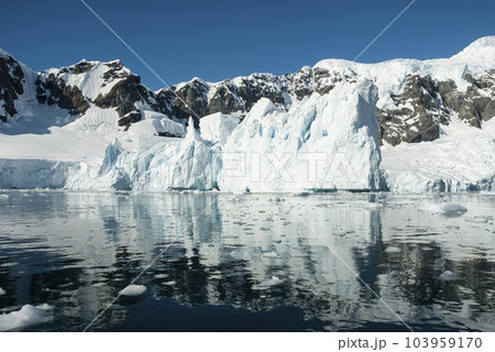 Paradise bay glaciers and mountains, Antartic peninsula, Antartica.. Paradise bay glaciers and mountains, Antartic peninsula, Antartica.. 103959170