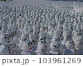 表情の違う雪だるま 103961269