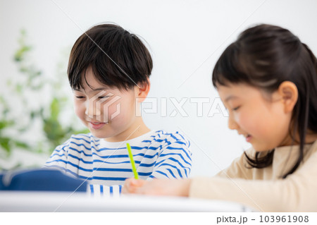 学童保育イメージ　　　 103961908