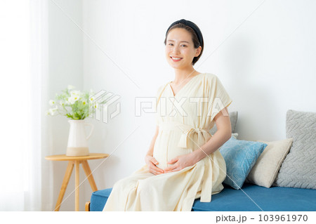 妊婦 リビング 妊婦 リビング 103961970