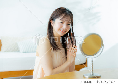 スキンケアイメージ　ヘアケア 103962167