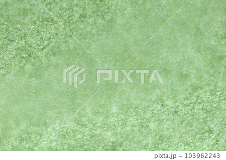 和紙重ねによるグリーン・イメージの背景素材 103962243