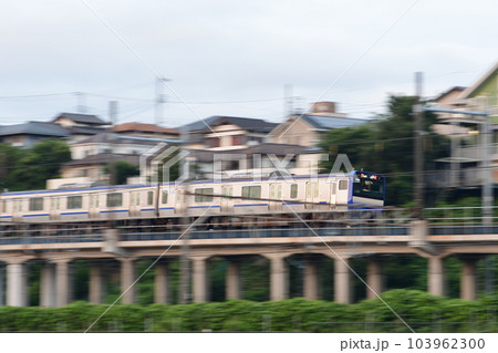 横須賀線 流し撮り 大船~戸塚間 横須賀線 流し撮り 大船~戸塚間 103962300