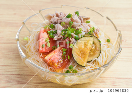 夏の味覚　夏野菜そうめん 103962836