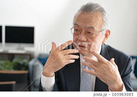 ビジネス 男性 会話 ビジネス 男性 会話 103963085