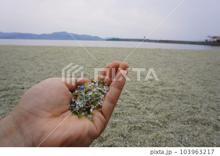 ガラスの砂浜 ガラスの砂浜 103963217