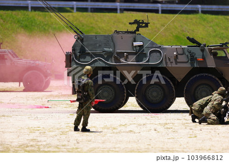 自衛隊の戦闘訓練 103966812