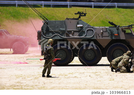 自衛隊の戦闘訓練 103966813