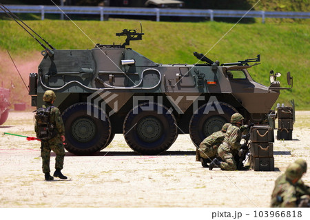 自衛隊の戦闘訓練 103966818