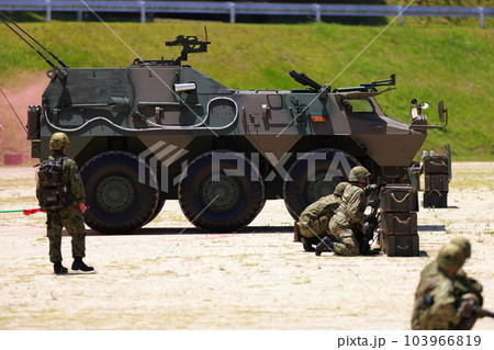 自衛隊の戦闘訓練 103966819