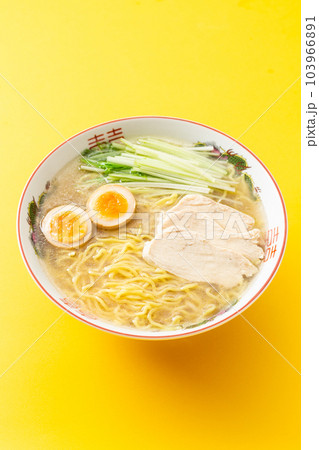 鶏塩ラーメン 103966891
