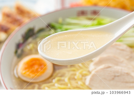 鶏塩ラーメンのスープ 鶏塩ラーメンのスープ 103966943