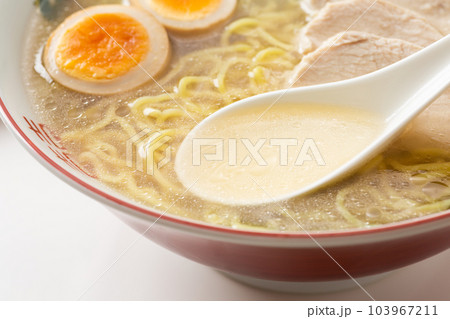 鶏塩ラーメンのスープ 鶏塩ラーメンのスープ 103967211