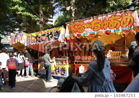 縁日の露店は祭り気分を盛り上げて、祭り囃子に心もウキウキ日本の夏 | materials | digitalstage