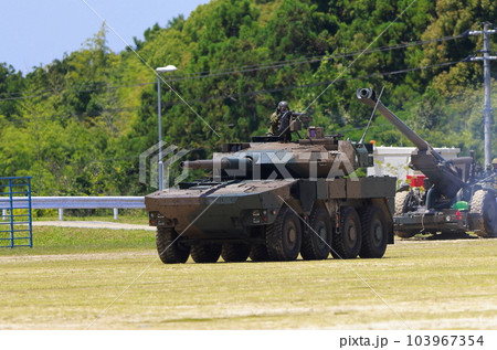 機関銃を連射する 103967354
