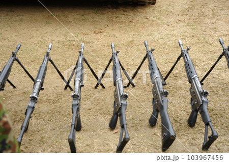 複数の自動小銃 103967456