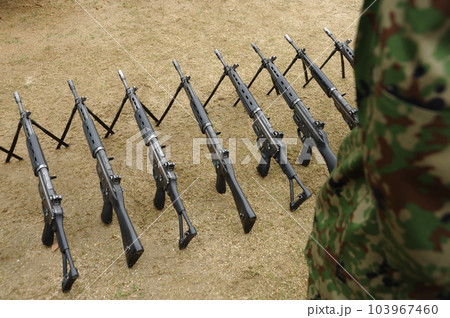 複数の自動小銃 複数の自動小銃 103967460