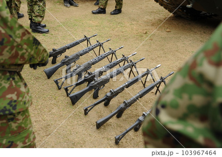 複数の自動小銃 103967464
