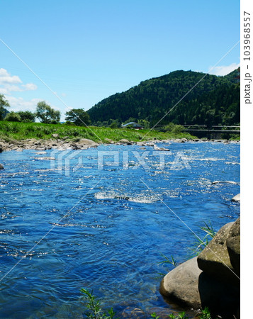 岐阜県郡上の景色と長良川の眺め 103968557