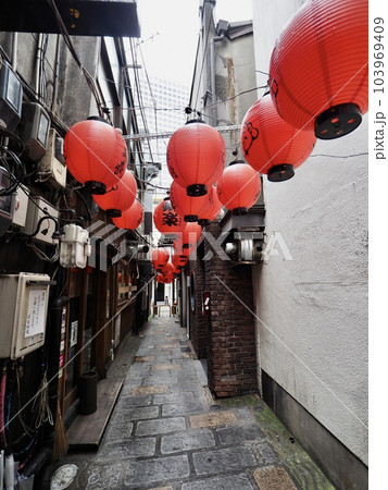大阪、朝の北新地、蛸楽通り、飲食店、出店、栄枯盛衰、閉店、楽しい 大阪、朝の北新地、蛸楽通り、飲食店、出店、栄枯盛衰、閉店、楽しい 103969409