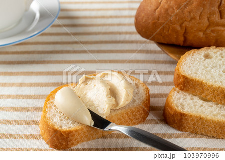 パンにバタ- パンにバタ- 103970996