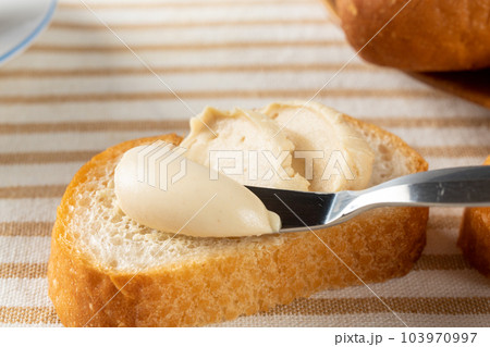 パンにバタ- パンにバタ- 103970997